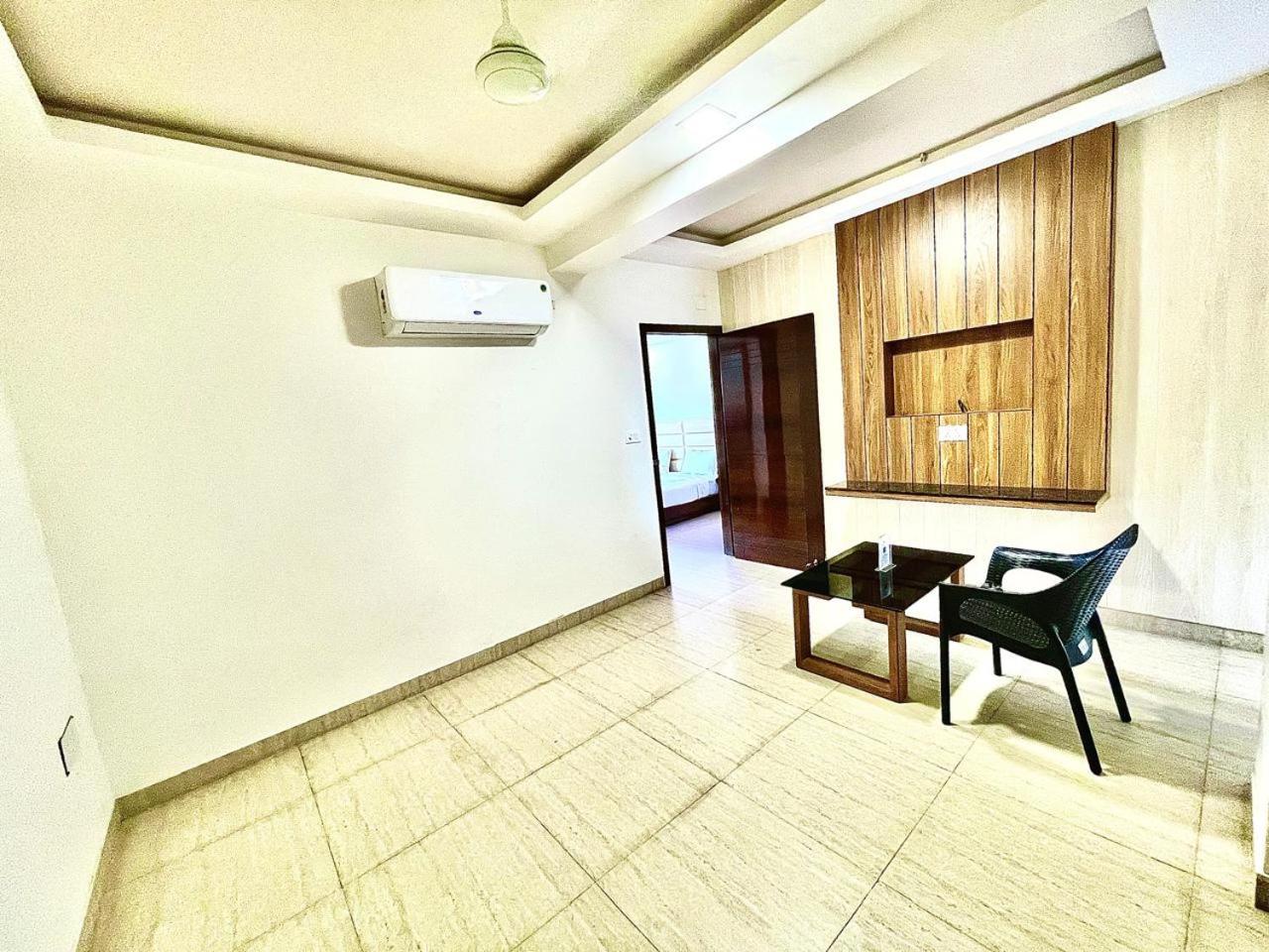 Gr Palace, In Front Of Sea-Beach With Breakfast, Swimming-Pool, Fully Air-Conditioned, Hotel With Parking Availability Puri Buitenkant foto