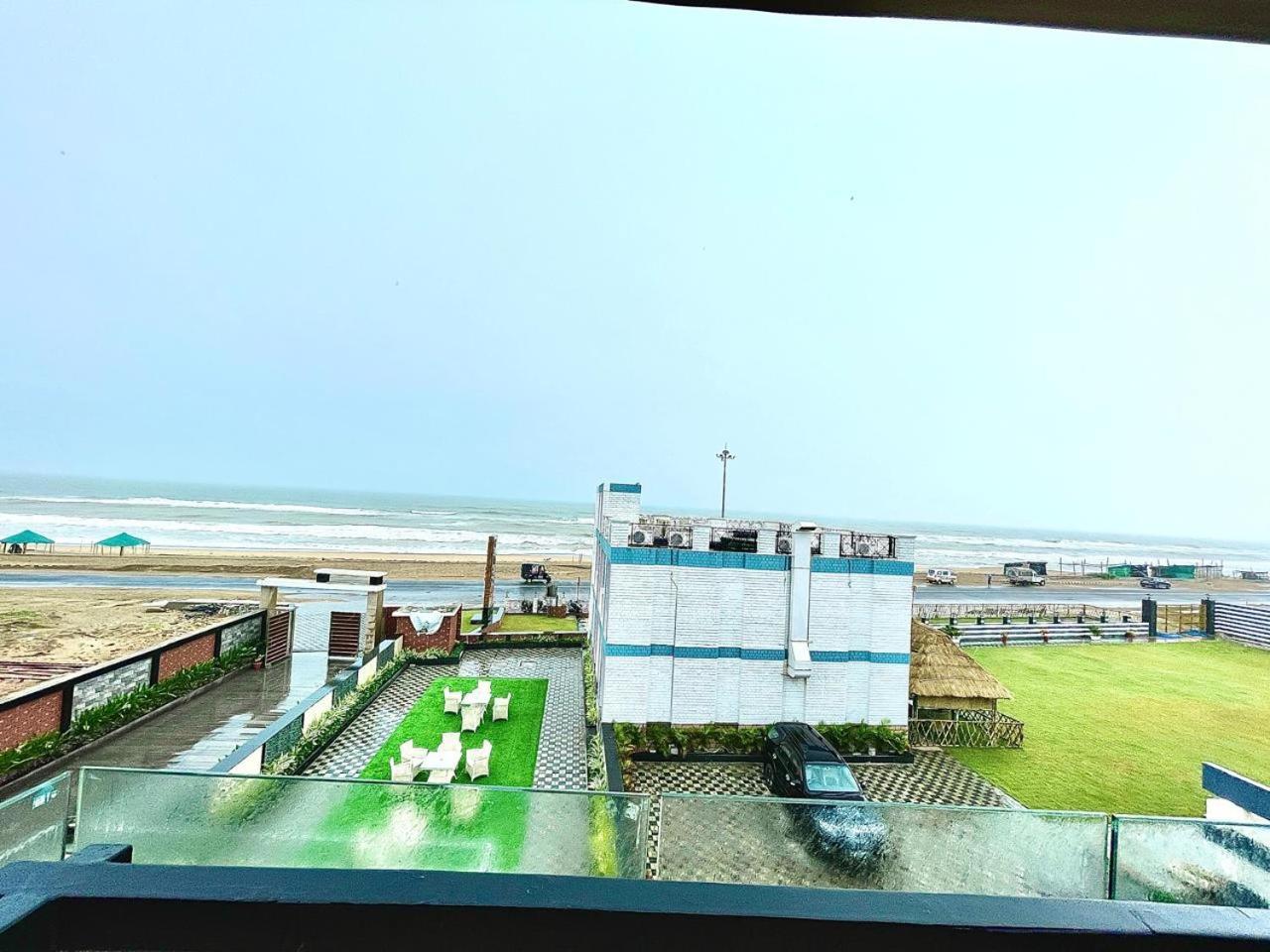 Gr Palace, In Front Of Sea-Beach With Breakfast, Swimming-Pool, Fully Air-Conditioned, Hotel With Parking Availability Puri Buitenkant foto