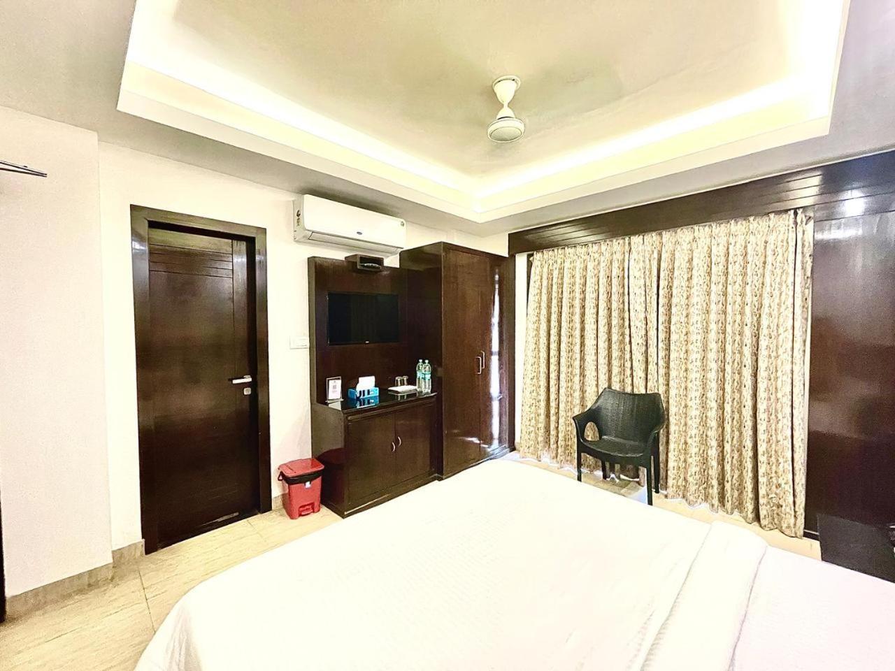 Gr Palace, In Front Of Sea-Beach With Breakfast, Swimming-Pool, Fully Air-Conditioned, Hotel With Parking Availability Puri Buitenkant foto