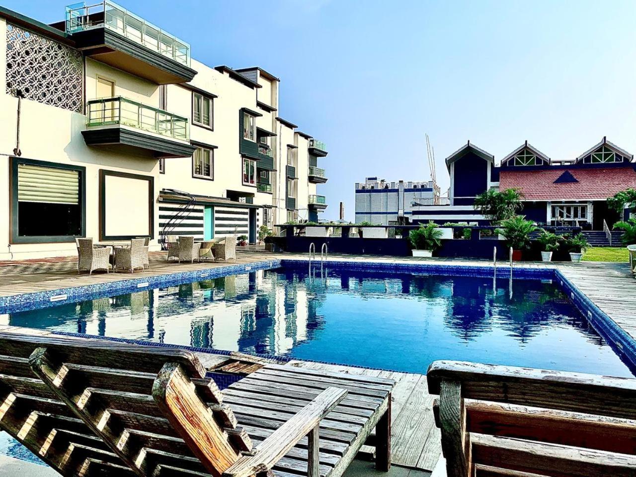 Gr Palace, In Front Of Sea-Beach With Breakfast, Swimming-Pool, Fully Air-Conditioned, Hotel With Parking Availability Puri Buitenkant foto